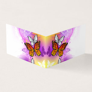 Papillons Monarque sur Arrière - plan pourpre