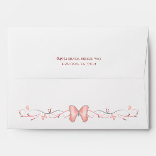 Papillons roses et enveloppes blanches