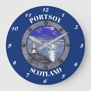 Par la grande horloge murale de hublot