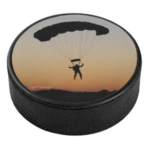 Parachute de Skydiver au coucher du soleil