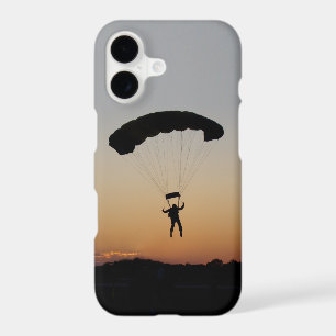 Parachutiste en parachute au coucher du soleil
