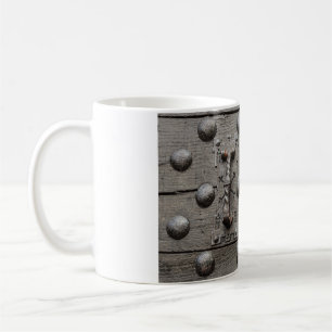 PARTICULAR OF THE DOOR OF A CASTLE MUG