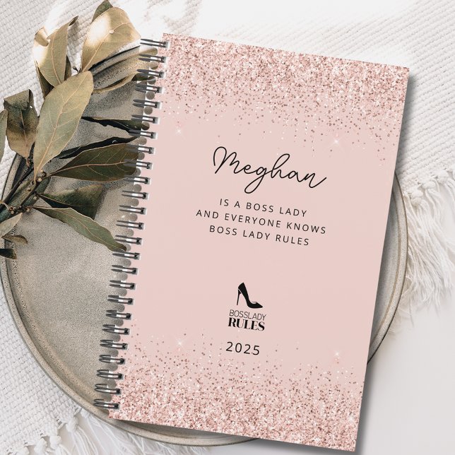 Parties scintillant floue Boss Lady Règles personn (Blush Glitter Boss Lady Rules Stiletto Logo Personalized Planner)