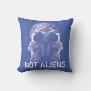 Pas d'Aliens Jetant des oreillers