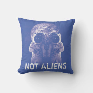 Pas d'Aliens Jetant des oreillers
