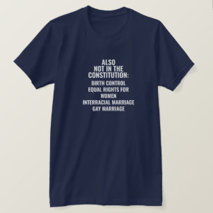Pas dans le T-shirt de la Constitution