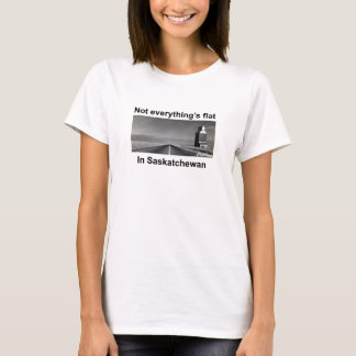 Pas tout est plat dans le T-shirt de Saskatchewan