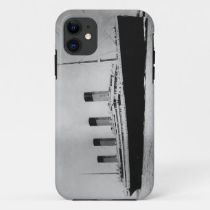 Passenger Liner Steamship RMS Titanic iPhone 11 Case