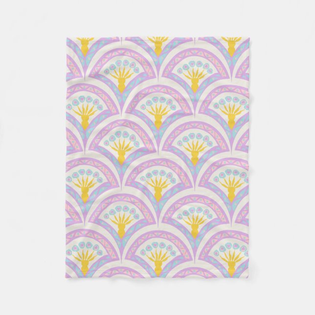 Pastel coloured shell pattern fleece blanket (Front)
