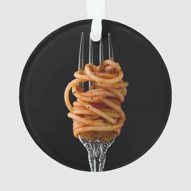 Pâtes filées sur une fourchette, spaghetti de nour (dos)