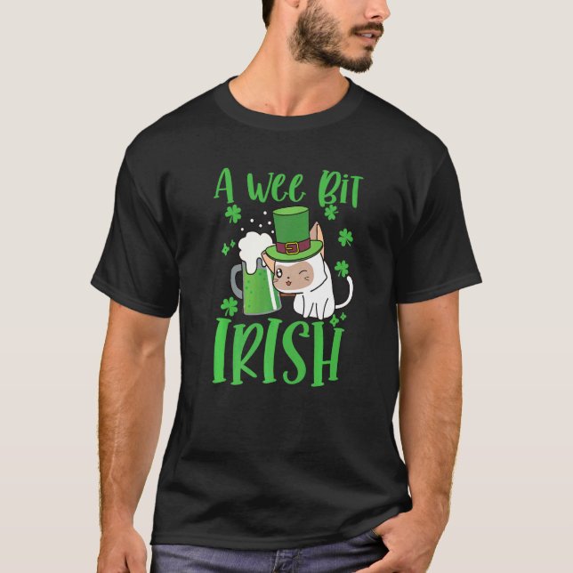 Patrick's Day A Wee Bit Irish - Cat Drinking Premi T-Shirt (Front)