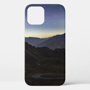 PAVED ROAD BETWEEN MOUNTAI iPhone 12 CASE