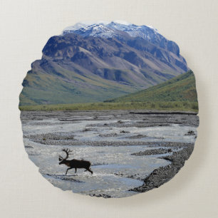 PEACEFUL LANDSCAPE WITH REINDEER ROUND PILLOW