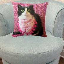 Peaches le Coussin rose chat Tuxedo