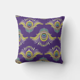 Peacock feathers: vintage seamless background. throw pillow