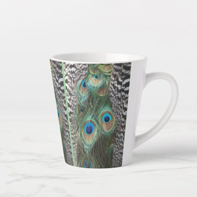 Peacock Plumes colorées Poussière Motif. Tasse lat (Droite)