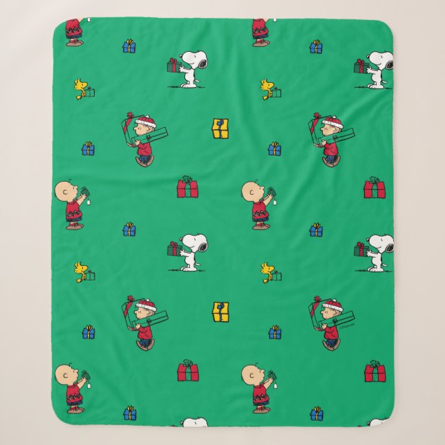 Peanuts | Christmas Gift Giving Pattern Sherpa Blanket (Front)