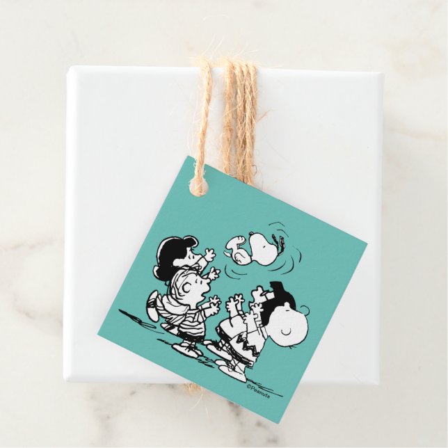 Peanuts Gang Lifting Snoopy Favour Tags (In Situ)