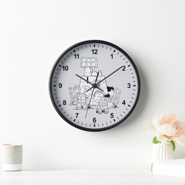 Peanuts Gang Reading Comics Clock (Home)