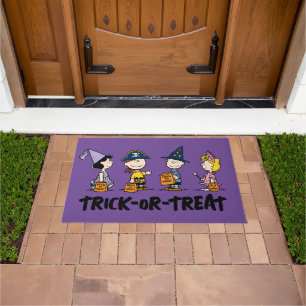 Peanuts   Halloween Trick or Treat Doormat
