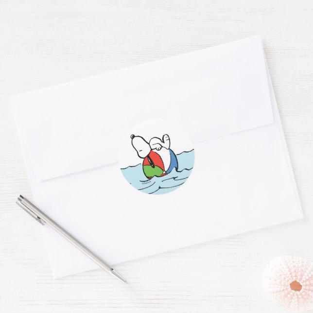 Peanuts | Snoopy Beach Ball Beach Classic Round Sticker (Envelope)