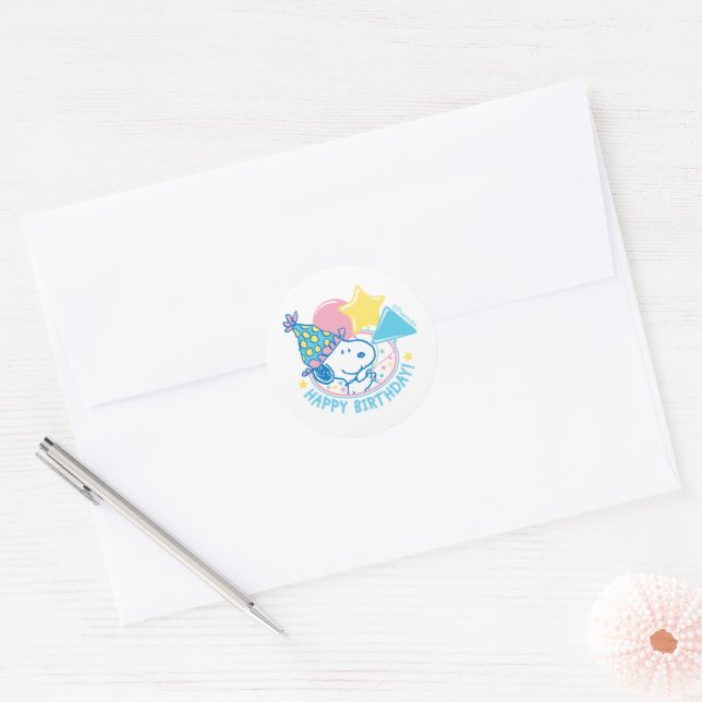 PEANUTS | Snoopy Happy Birthday Balloons Classic Round Sticker (Envelope)
