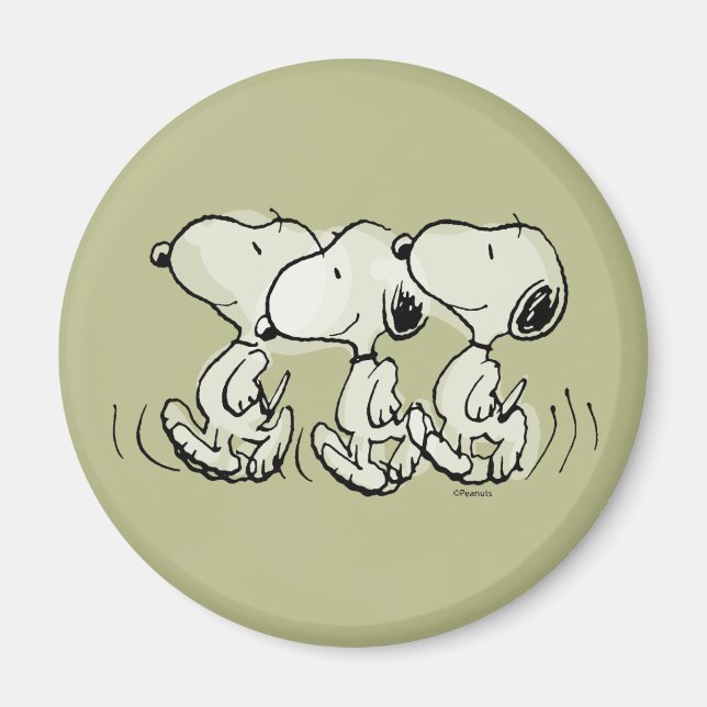 Peanuts | Snoopy Walking Tall Magnet (Front)