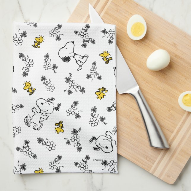 Peanuts | Snoopy & Woodstock B&W Flower Pattern Kitchen Towel (Quarter Fold)