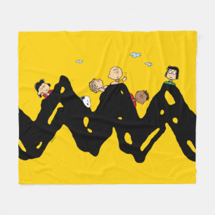 Peanuts   The Gang on the Zig Zag Fleece Blanket