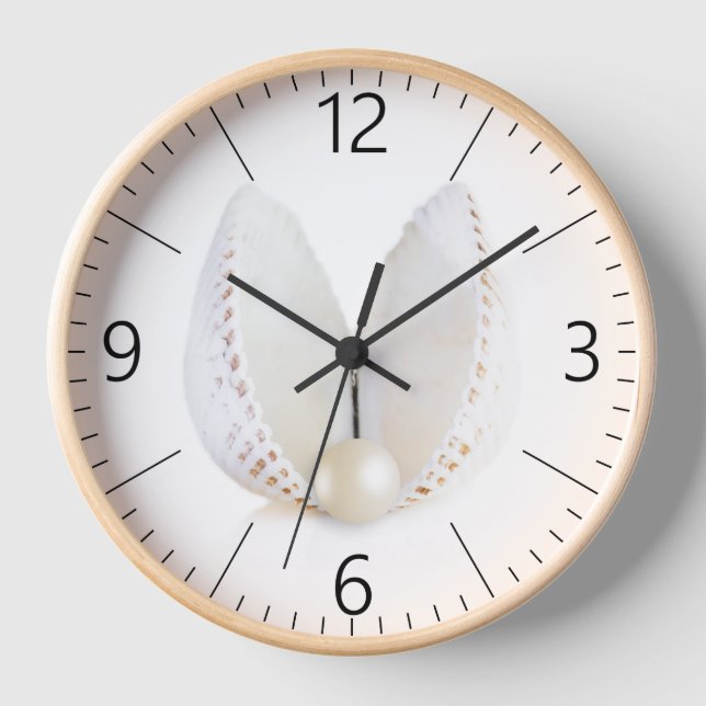 Pearl and seashell clock (Front)
