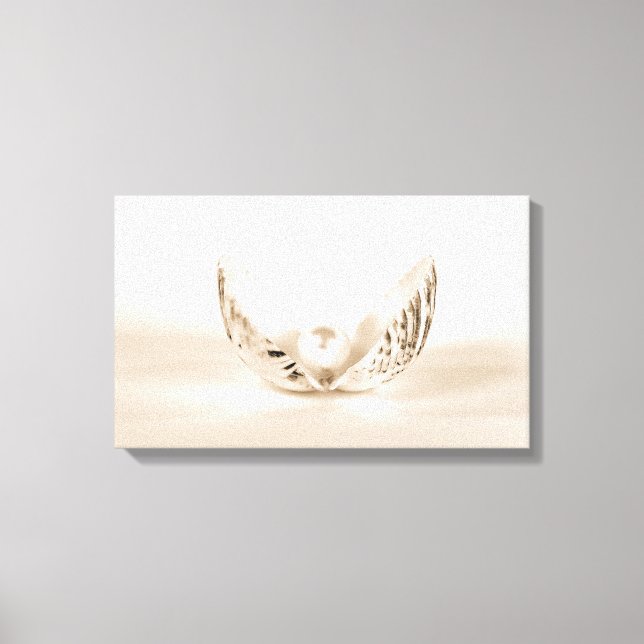 pearl in seashell canvas print (Front)