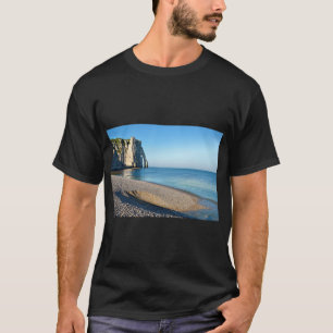 Pebble beach and cliff of Etretat in France Postca T-Shirt