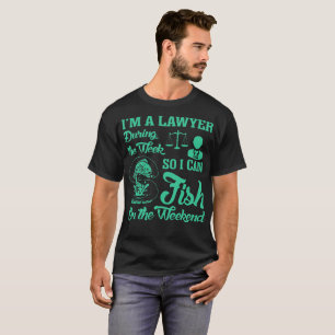 Pêche de poissons d'avocat sur le T-shirt de