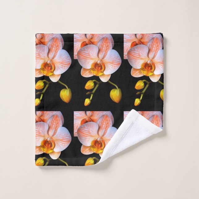 Pêcher orchidée sur serviette noire posée (Gant de toilette)
