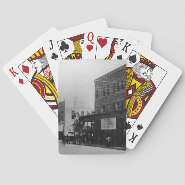 Pedestrians, cyclists, and horse-carriages playing cards (Back)
