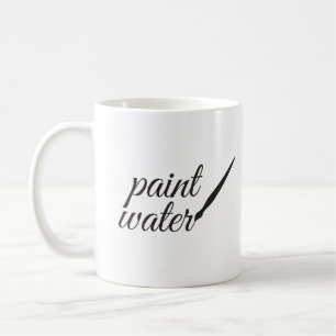 Peignez la tasse de l'eau