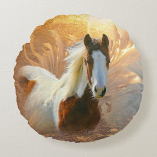 Peignez le coussin rond d'or de cheval