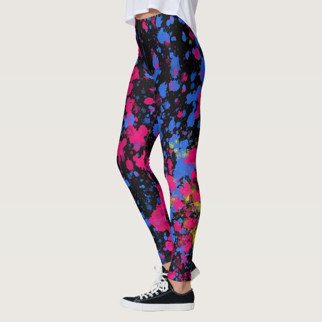 Peinture bleu rose jaune sur Leggings noirs (Gauche)