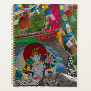 Peinture bouddhiste sur rochers