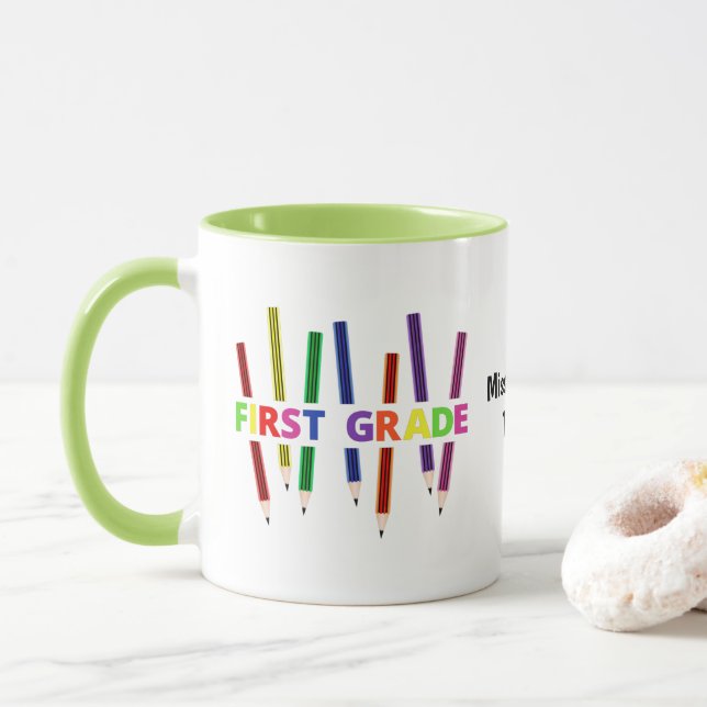 Pencils First Grade Personnalisable Prêteur Mug (Avec donut)
