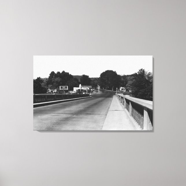 Pendleton, Oregon East Entrance Town View Canvas Print (Front)