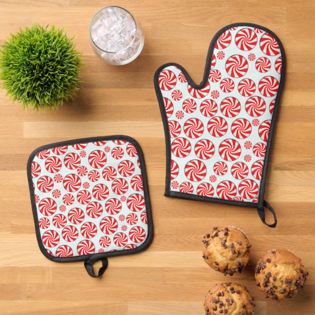 Peppermint Candy Christmas Oven Mitt & Pot Holder Set (Top Down)