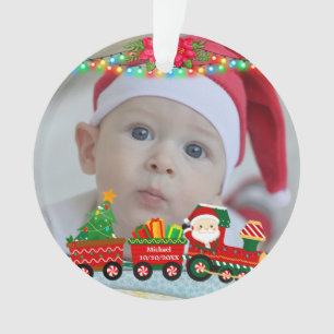 Père Noël dans un train avec des cadeaux et un sap