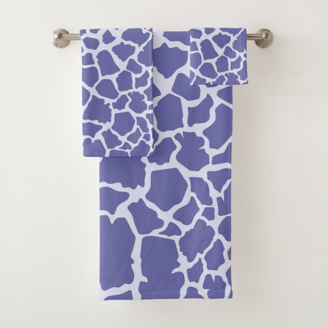 Periwinkle Giraffe Print Bath Towel Set (Insitu)