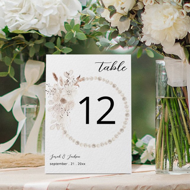 Perles et blanc Numéro de table florale (Créateur téléchargé)