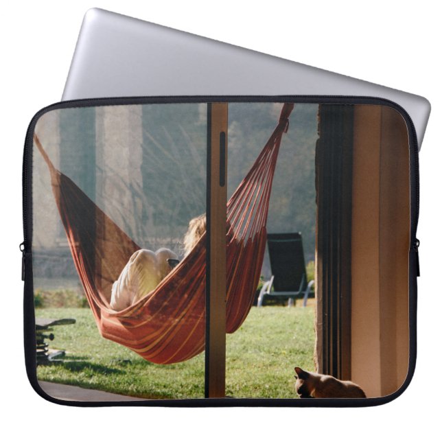 Person on brown swing laptop sleeve (Front)