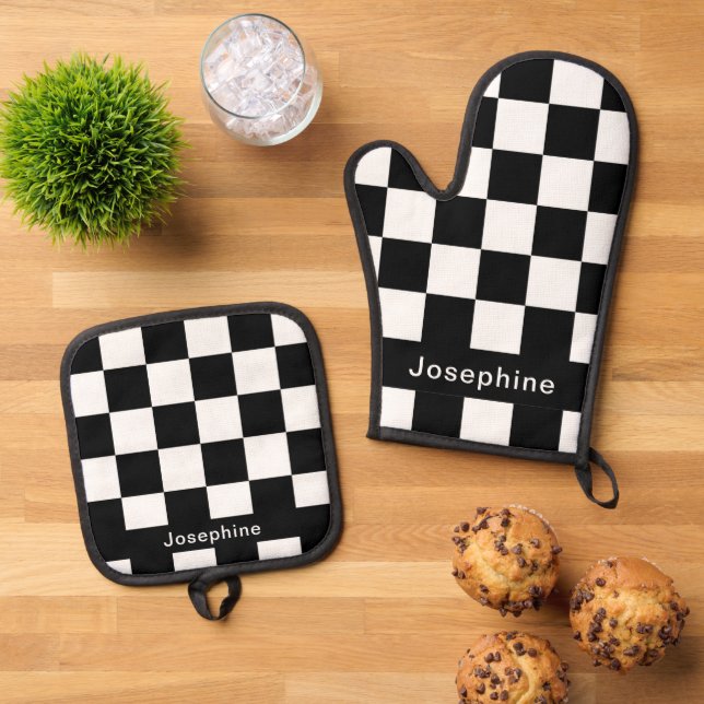 Personalized Black & White Chequerboard Pattern Oven Mitt & Pot Holder Set (Top Down)