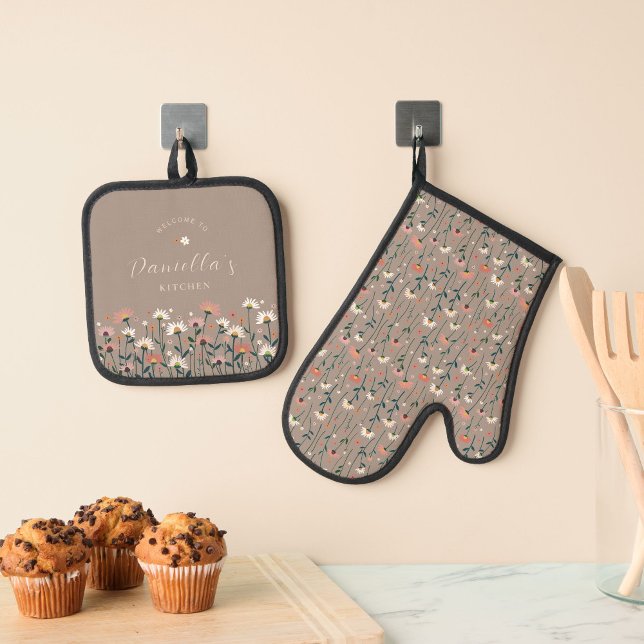 Personalized Elegant Boho Chic Wildflower  Oven Mitt & Pot Holder Set (Creator Uploaded)