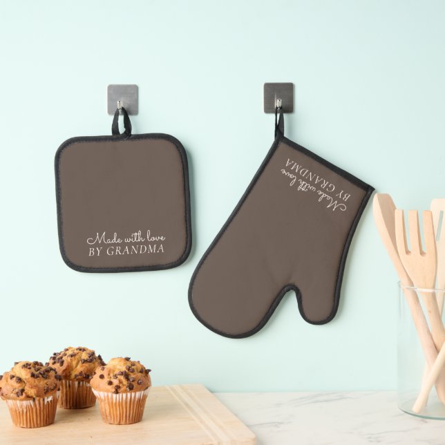 personalized made with love modern simple  oven mitt & pot holder set (Insitu(Hanging))