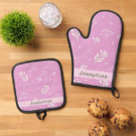 Personalized Pink w/ White Florals Design Oven Mitt & Pot Holder Set<br><div class="desc">Personalized Pink w/ White Florals Design Oven Mitt & Pot Holder Set</div>